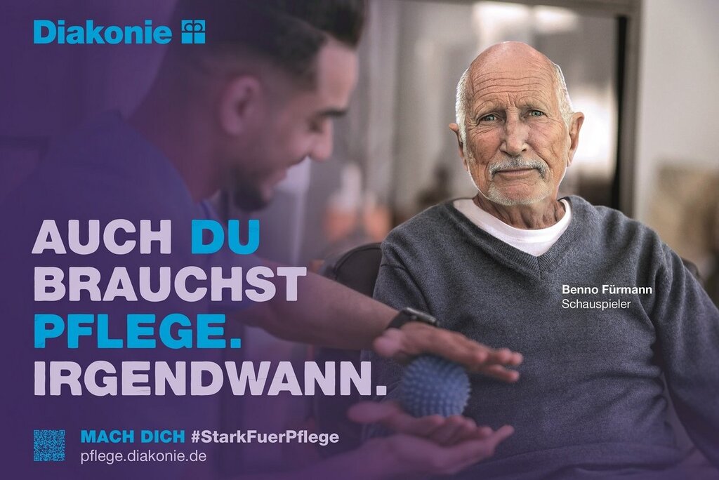 Eine Fotobearbeitung mit einem Porträt des Schauspielers Benno Führmann, dessen Gesicht älter gemacht wurde. Dazu der Text: Auch du brauchst Pflege. Irgendwann.